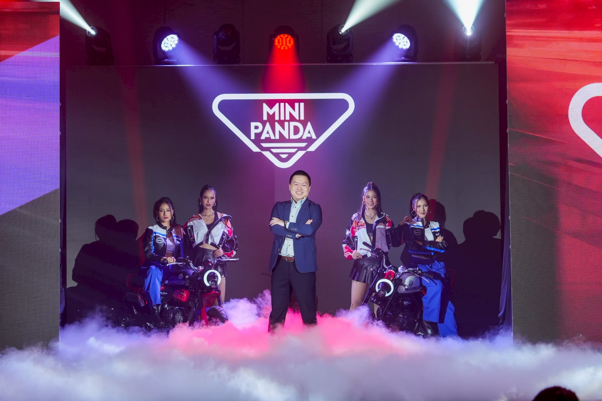 LINE_ALBUM_Cyclone Panda_251031_2